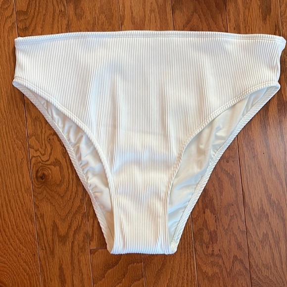 Mae Bikini Large‎ - Picture 10 of 13